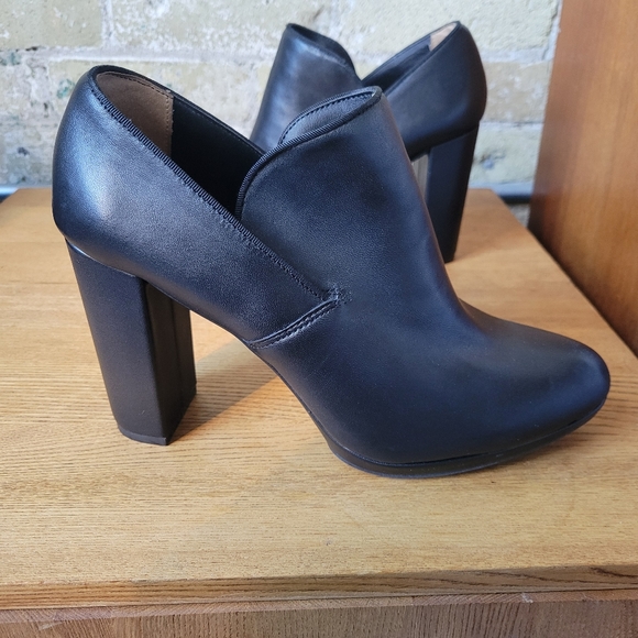 Me Too Black Leather Almond Toe Chunky Heels Womens Size 9.5M - Picture 4 of 13